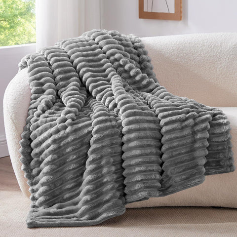 UK VC-IA1 Striped Fleece Throw Blanket