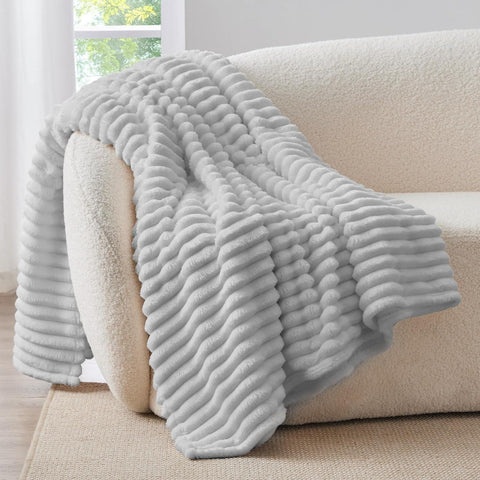 UK VC-IA1 Striped Fleece Throw Blanket