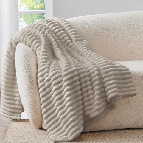 DE VC-IA1 Striped Fleece Throw Blanket